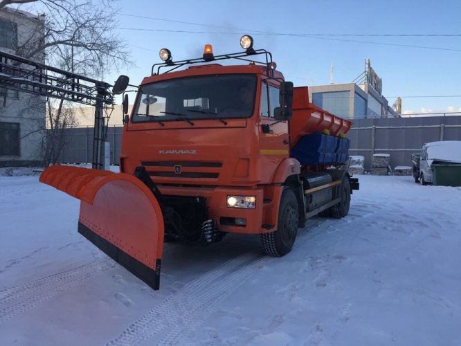 Комбинированная дорожная машина на базе шасси КАМАЗ-53605