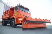 Комбинированная дорожная машина на базе самосвала КАМАЗ-53605