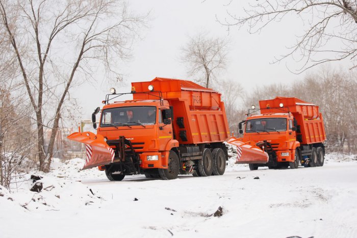 Комбинированная дорожная машина на базе самосвала КАМАЗ-65115